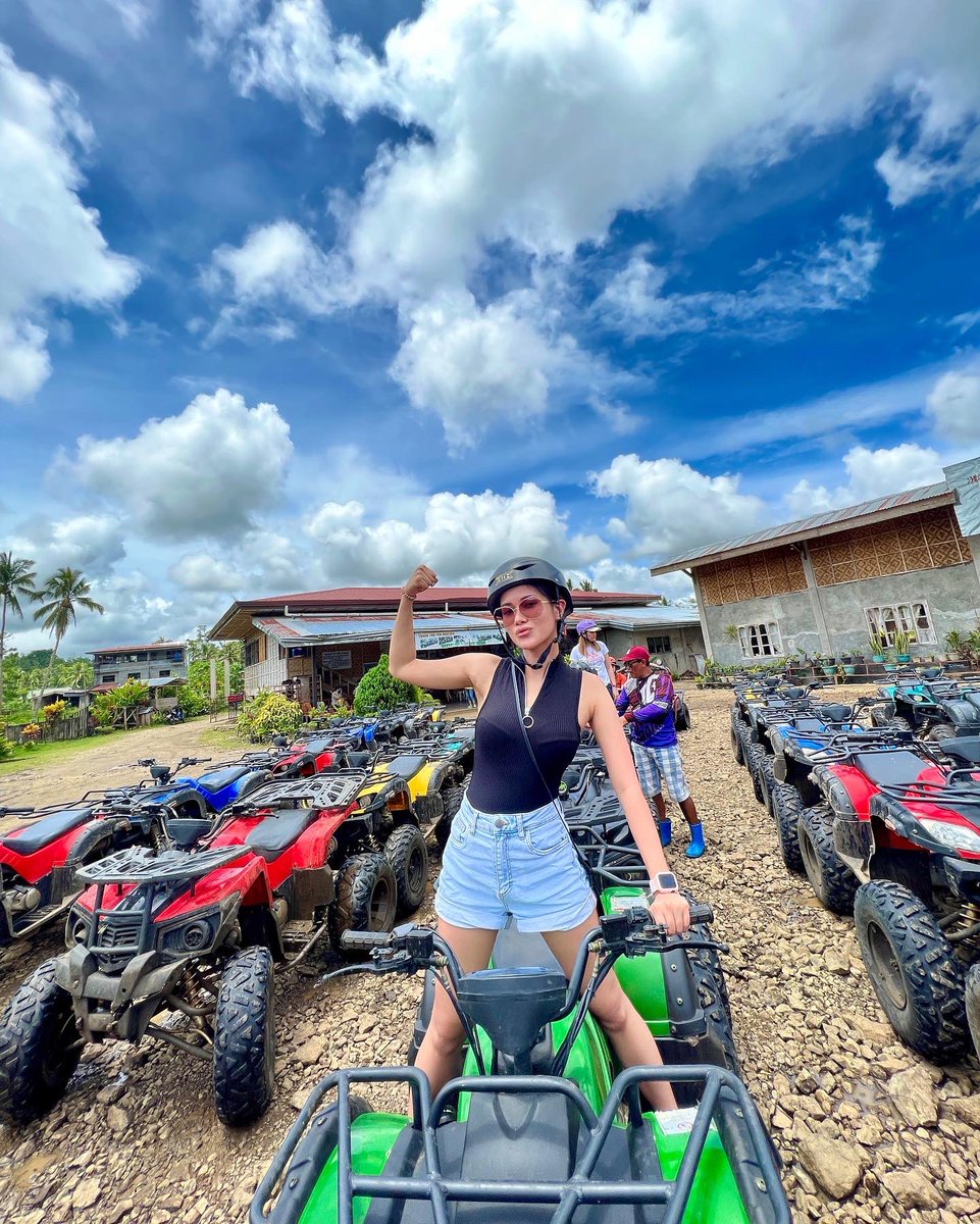 mariancarmelo's tweet photo. Work hard, travel harder📍Chocolate Hills ATV with my family

#ChocolateHills #BoholChocolateHillsATV #ATVChocolateHilss #Bohol https://t.co/AViAC9ckq1