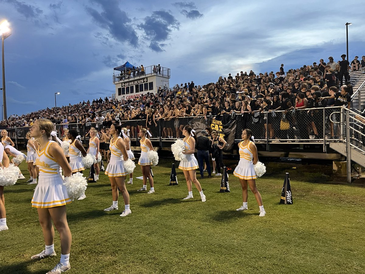 1st Friday Night Lights ✔️.
Great game <a href="/RHHSFootball/">Richmond Hill FB</a> with a big win! <a href="/CatpackRh/">RHHS Catpack</a>, let’s get ready to bring it for the next!
