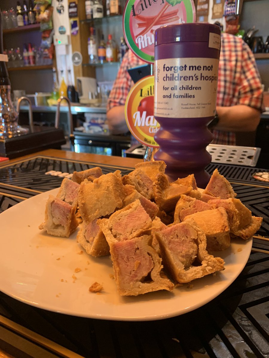 ellandcraft_tap's tweet photo. Last nights pies from @hopkinsbutcher1 went down a treat with our customers once again!
The pies are back next Friday!😊

#ellandcraftandtap #elland #micropub #realale #realalepub #porkpies #piefriday #pies #beer #pub https://t.co/UgQHmtx8gI