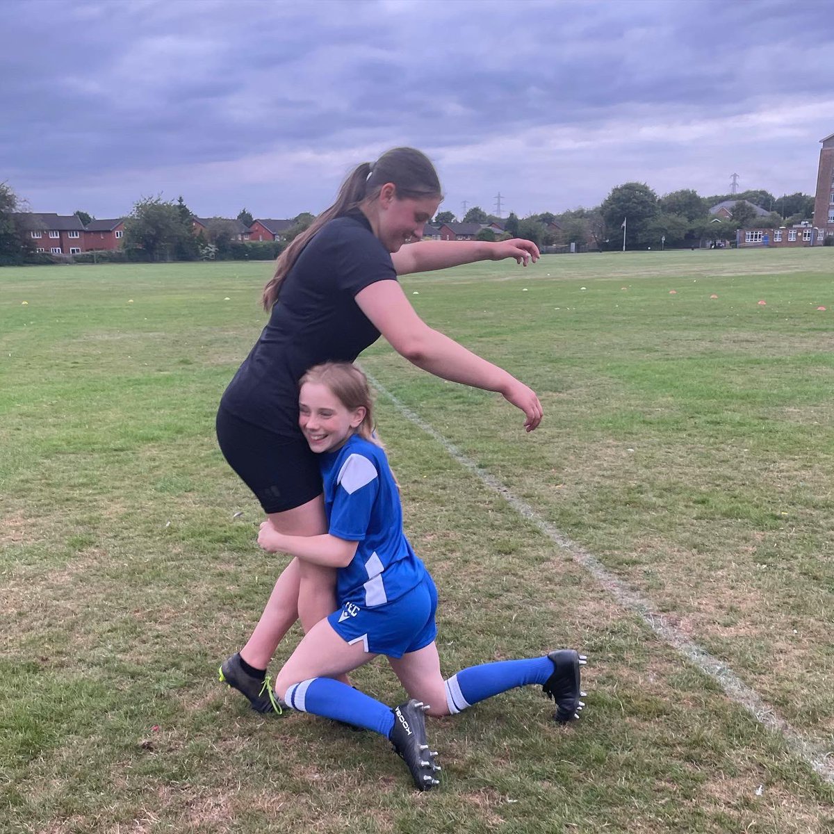 BuryRUFC_Women's tweet photo. We didn’t let the women have all the fun, the u16 and u18s got stuck into the wrestling session as well. #girlsrugby #rugby #bury https://t.co/xNDFPjuUWe