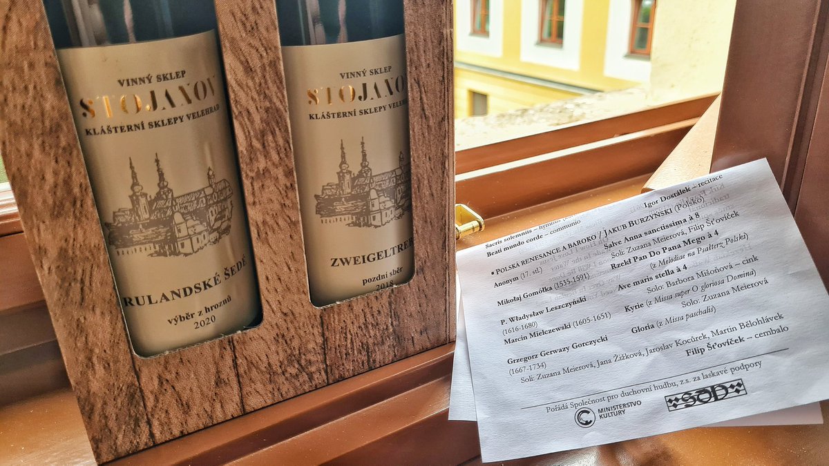 JaBurzynski's tweet photo. Solidna dawka polskiej muzyki dawnej została wczoraj zaaplikowana morawskiemu audytorium. Misja spełniona. Dziś i jutro jeszcze solowe trzy grosze w Mozarcie i Wiłkomirskim. Tęskno do domu, ale twardym trza być. #pracujebolubie #mamszelkiznutami #czechfun https://t.co/KbJn0rPgZi