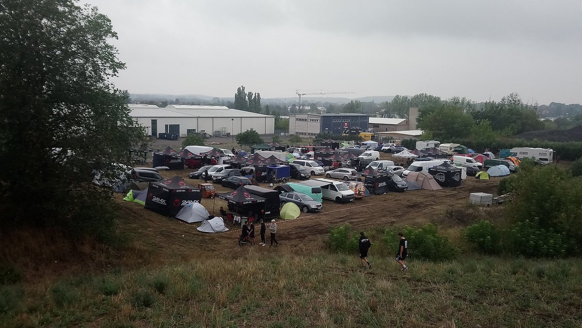 OstfreeskeDeern's tweet photo. Was tut man nicht alles für seine Kinder - mit dem Großen mitten in der Nacht losgefahren zum Simson-Mopedtreffen nach Trebbin/Brandenburg. Hätte ich mir auch irgendwie nicht wirklich vorstellen können 😂
#simsonS51 #simsonVEB #moped #oldtimer #Zweitakter #PZTuning https://t.co/c9SOlOqv1O