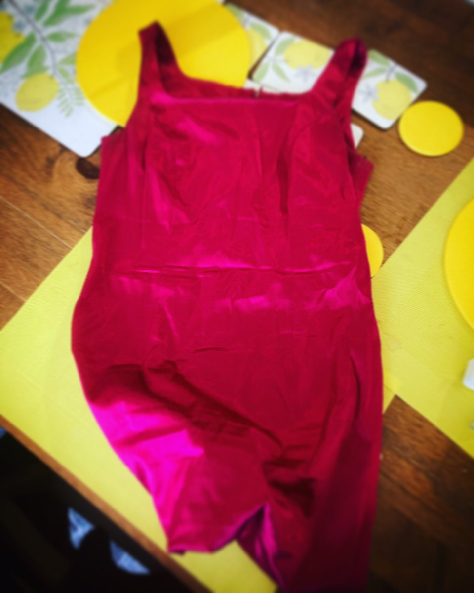 McSchmesh's tweet photo. Picked this little fuchsia number up in #hastings for a fiver?! Fits like a hosanna glove too!!!! Win! #schmutter https://t.co/JP8qfReK9p