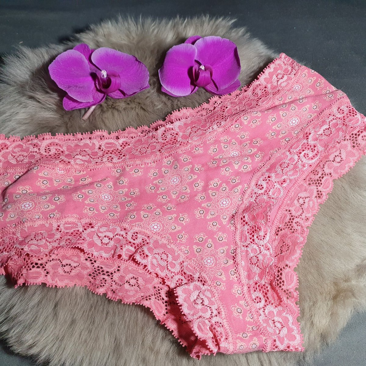Susi_Dream's tweet photo. Den trage ich gerne für dich 💜 ganz nach deinen Wünschen und Vorstellungen. Auch fetisch Wünsche erlaubt 💜
Du möchtest ein ganz besonderes Stück, nur für dich? Dann melde dich bei mir 💜

#Slips #getrageneslips #wäsche #dirty #Socken #socks #fetisch #getragen #höschen #geil https://t.co/lU7rAWgvef
