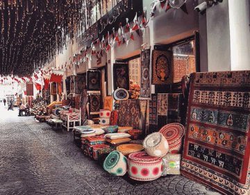 Abdulraman9's tweet photo. سوف باب البحرين وسوق المنامة الشعبي من الاماكن التي يقصدها السيّاح عند القدوم للمملكة الي#بحرين ويعرض السوق المنتجات المنوّعة من هدايا وتحف وذهب واقمشة واواني وأجهزة وعطور وغيرها من المنتجات ومما يميز المكان وجود المطاعم والمقاهي الشعبية مثل حاجي ونصيف وزعفران والقرية التراثية. https://t.co/yyr3GlU5oq