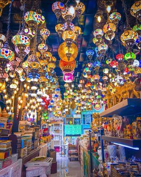 Abdulraman9's tweet photo. سوف باب البحرين وسوق المنامة الشعبي من الاماكن التي يقصدها السيّاح عند القدوم للمملكة الي#بحرين ويعرض السوق المنتجات المنوّعة من هدايا وتحف وذهب واقمشة واواني وأجهزة وعطور وغيرها من المنتجات ومما يميز المكان وجود المطاعم والمقاهي الشعبية مثل حاجي ونصيف وزعفران والقرية التراثية. https://t.co/yyr3GlU5oq