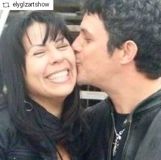 AQueNoMeSuenAS's tweet photo. #REPOST @elyglzartshow with @get__repost__app Que suerte la mía, ¿verdad?
Con el talentosísimo @alejandrosanz, hace unos años.
#ArtShow #ArtShowEnVivo #AlejandroSanz #fanstagram #musiclovers #musiclife #promotoraartistica #corazonpartio #repostandroid #repostw10 https://t.co/l9SUKiYX46
