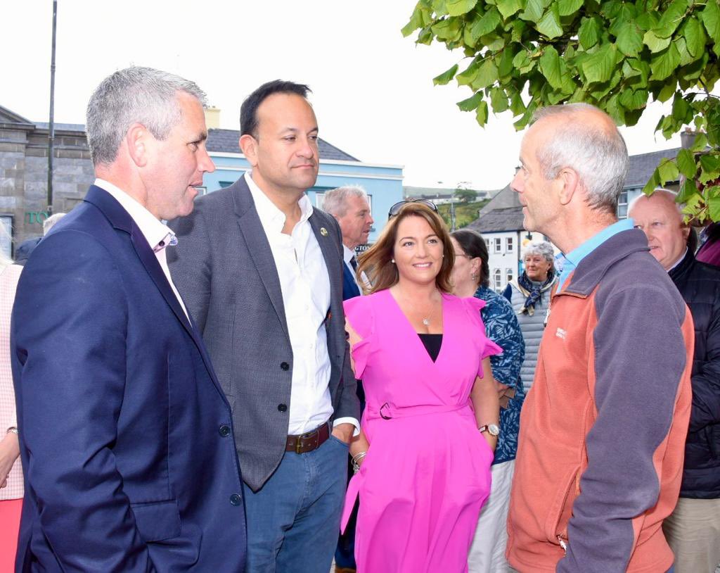 Out &amp; about in Bantry this morning  with Tánaiste <a href="/LeoVaradkar/">Leo Varadkar</a> @voteTimLombard &amp; Cllr Cronin. Lovely to catch up with former CSW TD Jim O’ Keeffe #BealNaBlath #MichaelCollinsCommemoration