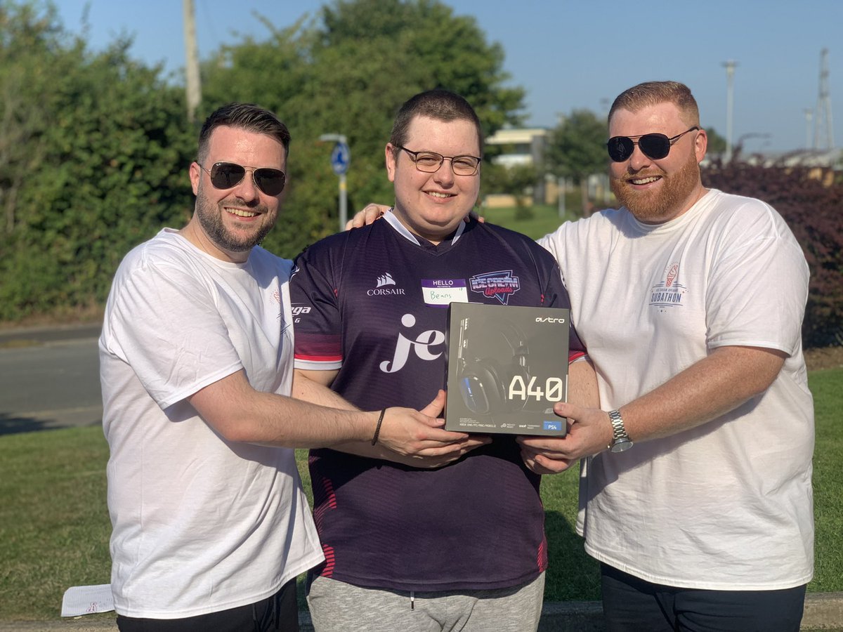 IceCreamUploads's tweet photo. Here’s a couple of pics that we didn’t share from last week’s meet up.

As well as the BBQ, we had a few other off-stream activities…

🏆 @NakedNeil26 is the great Cornholio
🎧 @BeansTV_ won a surprise A40 raffle

 #WeMeetYou https://t.co/jBzF8EYdpq