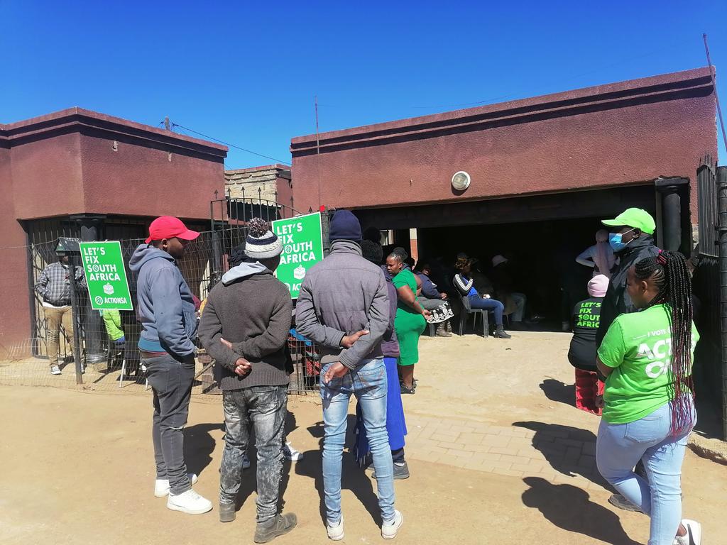 SelloMabelebel1's tweet photo. Touch down Emfuleni ,  @Action4SA  ward 28 branch launch. @MMC4Transport @ChangeAgent27 @KeaShumba @JustJamal_ @KhomoMashala @MamaAction5 The green mamba is on the move. @john_moodey https://t.co/V8XfeSeqtj