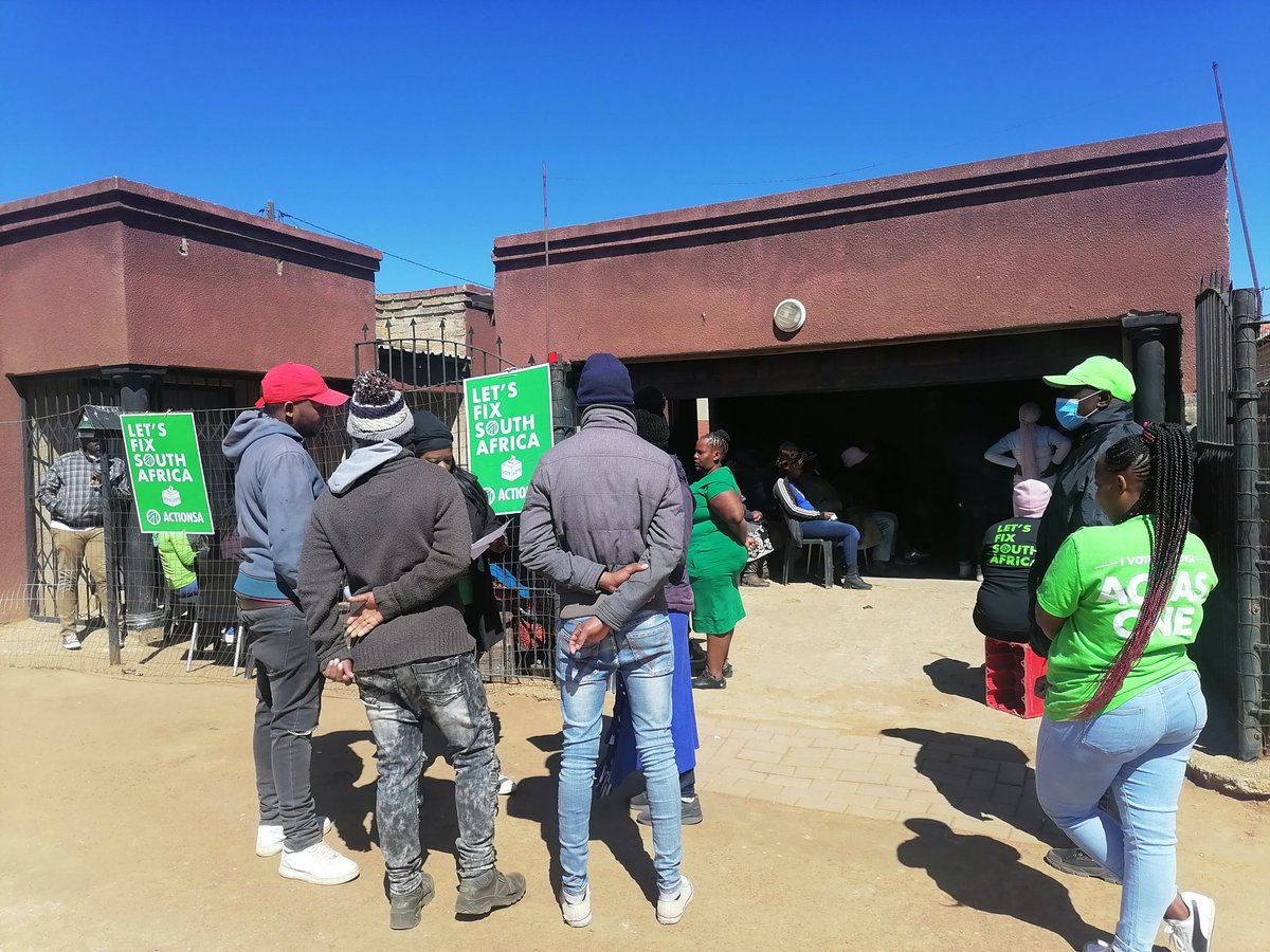 SelloMabelebel1's tweet photo. Touch down Emfuleni ,  @Action4SA  ward 28 branch launch. @MMC4Transport @ChangeAgent27 @KeaShumba @JustJamal_ @KhomoMashala @MamaAction5 The green mamba is on the move. @john_moodey https://t.co/V8XfeSeqtj