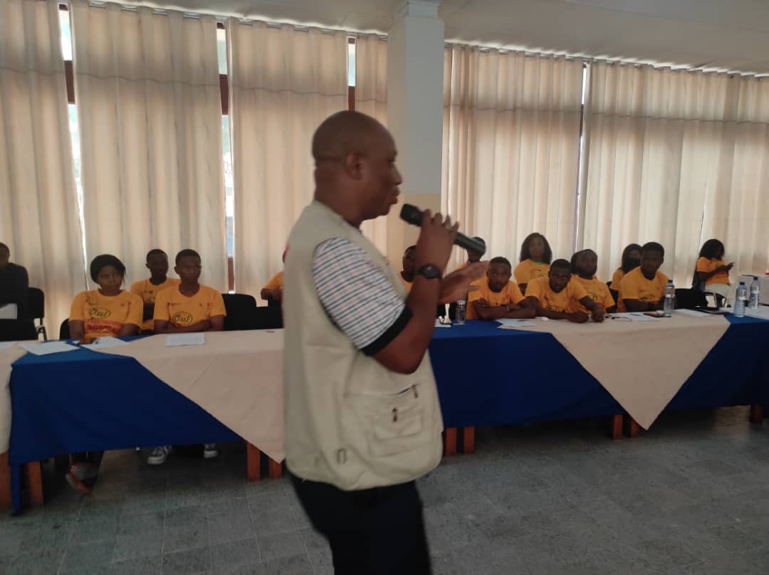 MajRDCongo's tweet photo. #JIJ: Dans son intervention, @benj_mbiya chargé du programme Ado et jeune à l'@abefnd_rdc, précise que le mentorchip est une école qui peut prendre diverses formes dont les  relations interpersonnelles. https://t.co/yWdgnohpmz
