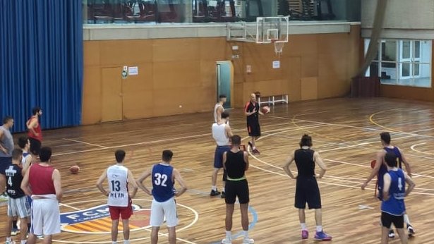 martinencbq's tweet photo. Aquest cap de setmana, primera jornada de la fase de grups de la #LligaCatEBA 
🏠Ens visita el @FCBbasket 
📆03/09/22 a les 18.00h al Municipal del Guinardó
🏟️🔛🏀Som-hi, equip!
#SomMartinenc #LligaCatEBA #SomEBA #BQFCM https://t.co/gTArLxnHQH