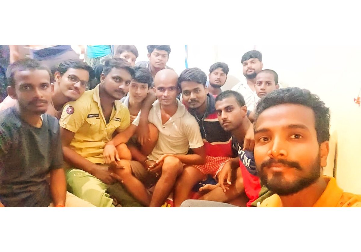 krantipratapsi3's tweet photo. गाँव में बड़े भाई और मित्रो के साथ श्री कृष्ण जन्माष्टमी धूमधाम से मनाया गया। https://t.co/ahIrNKLO1k