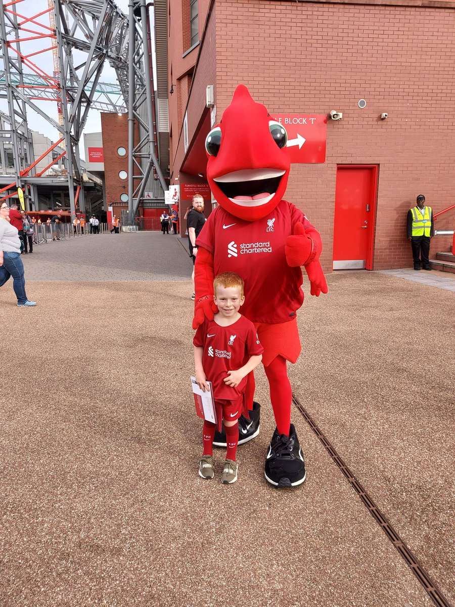 BrownDog19's tweet photo. @MightyRed_LFC thanks for taking the time with my son on Monday night #lfc #mightyredlfc https://t.co/B5ooH9Y6ox