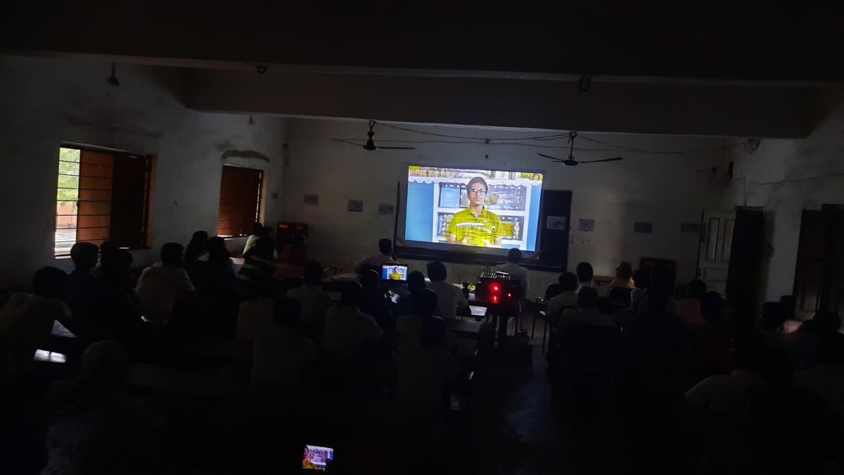 avigyankishor's tweet photo. My film "Adhunik Bharoter Sushruta — Pandit Madhusudan Gupta was screened at 2nd Jharkhand Science Film Festival 2022, Singhbhum College, Chandil, Jharkhand to celebrate National Science Temper Day, '22. 
#JSFF2022 #NSFFI @AIMtoInnovate @Ai4Youth @Vikash8709 @VigyanPrasar https://t.co/11VizMUYPi