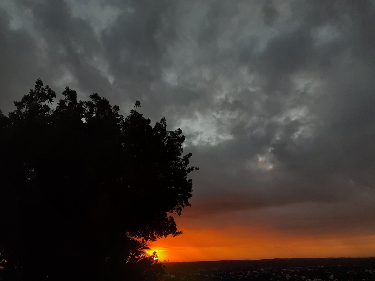 WeatherRD's tweet photo. Espectacular amanecer, de hoy Feliz sábado . ❤😍📷#conpartetuamanecer #ThePlotoHour #sunrise #sunrisephotography #plotooftheday #amanecer @maiz_julio https://t.co/gJ7JHgcIIq