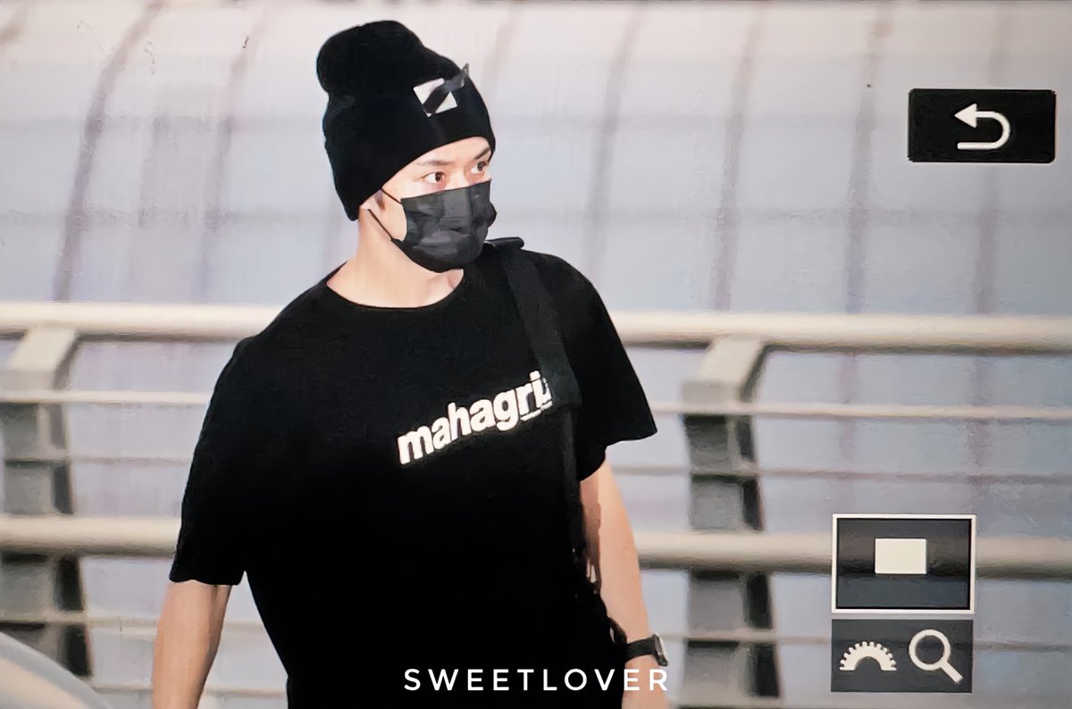 SweetLover_1025's tweet photo. 220820  ICN

#Straykids #스트레이키즈  
#Leeknow #리노 https://t.co/vJKlY3Qhi3
