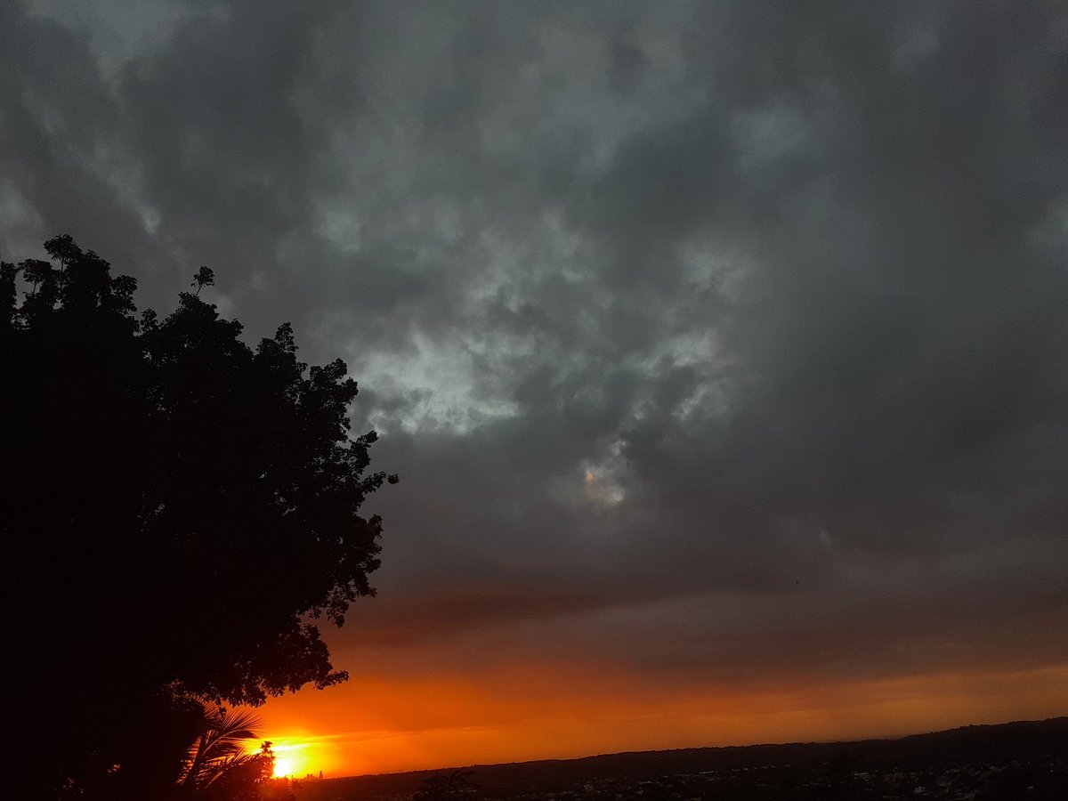 WeatherRD's tweet photo. Espectacular amanecer, de hoy Feliz sábado . ❤😍📷#conpartetuamanecer #ThePlotoHour #sunrise #sunrisephotography #plotooftheday #amanecer @maiz_julio https://t.co/gJ7JHgcIIq