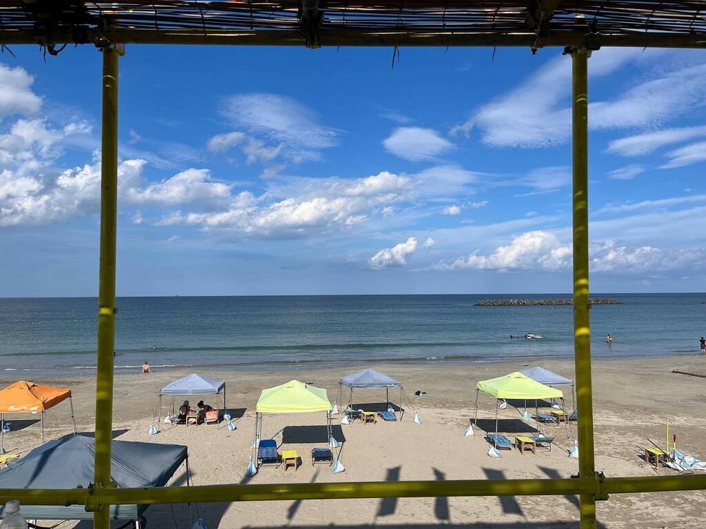 misajoey's tweet photo. 海と空とパラソル⛱
#夏休み #海水浴 #summer #beach https://t.co/Qjzop9YyMq https://t.co/WIInCbiWiC