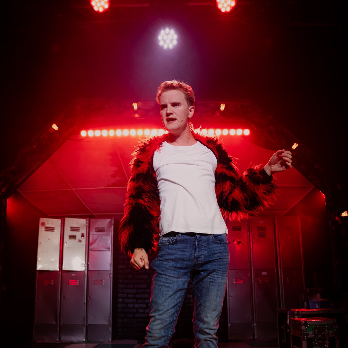 spyinthestalls's tweet photo. โClever, entertaining and deliciously camp, โDiva โ Live from Hellโ is increasingly uplifting the further it descends into the depths.โ
๐๐๐๐๐
DIVA: LIVE FROM HELL!
The Turbine Theatre
Review: https://t.co/CwZKzh3kuw
๐ท @_he_photo
@DivaMusicalLDN #DivaLiveFromHell https://t.co/zhA0Ii2Bvu