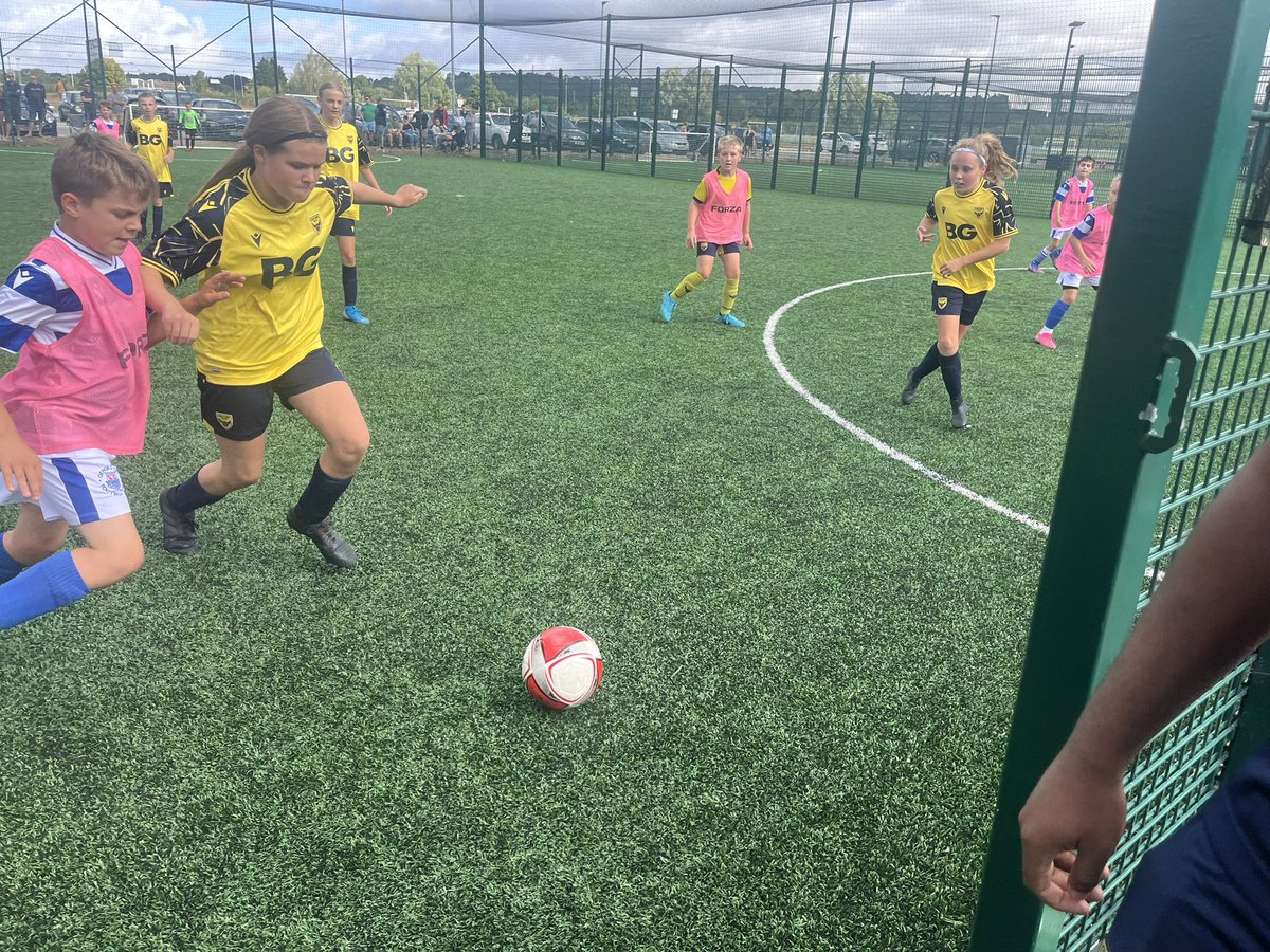 OUFCGirlsRTC's tweet photo. Brilliant morning at the Training Ground with cage fixtures vs @OxCityFCYouth teams.
Lots of minutes, touches and development opportunities ๐
#OUWFCRTC #OUWFC #OUFC https://t.co/t9qo1m69oY