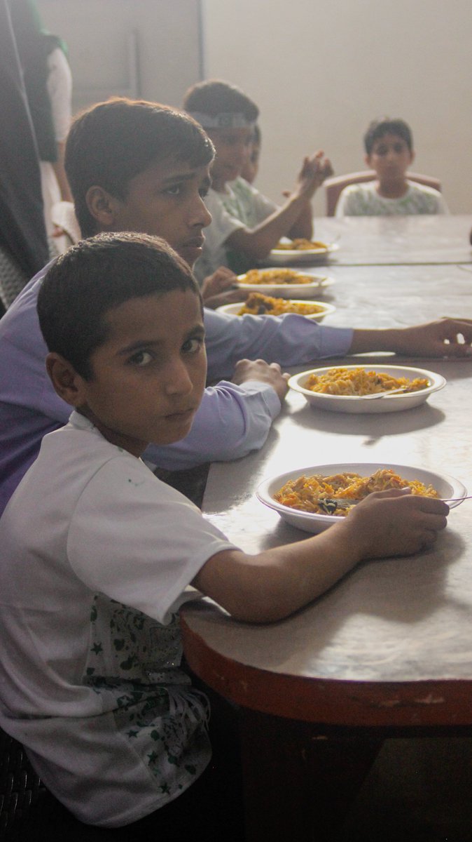 KUPCSofficial's tweet photo. Team KUPCS engaged the children in various interesting activities for putting up huge smiles on their faces and gathering some beautiful memories to recall. 💫

Thanks to Sheharyar Khan for capturing these beautiful clicks. 📷

 #FixitFamilyHome
#BeTheChangeTheWorldNeeds https://t.co/SDZCM4Q3SN
