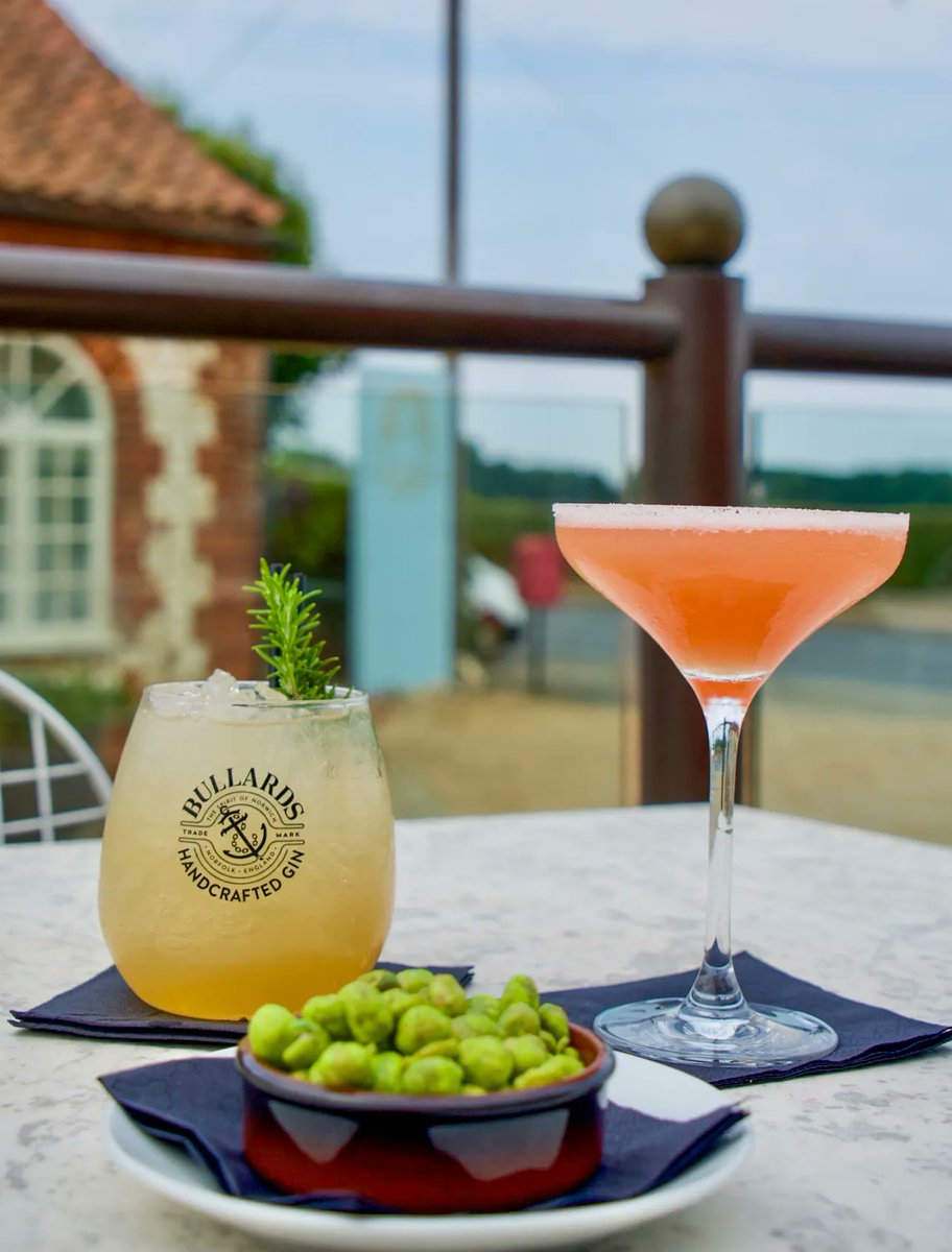TitchwellManor's tweet photo. Welcoming the return of that fresh coastal breeze with cocktails and Manor Made snacks on our bar terrace. Call us biased but we couldnβt think of a better way to spend a summer Saturday afternoon, could you? πΈ
#summerweekends #northnorfolk #cocktailtime https://t.co/IoxW7doDJk