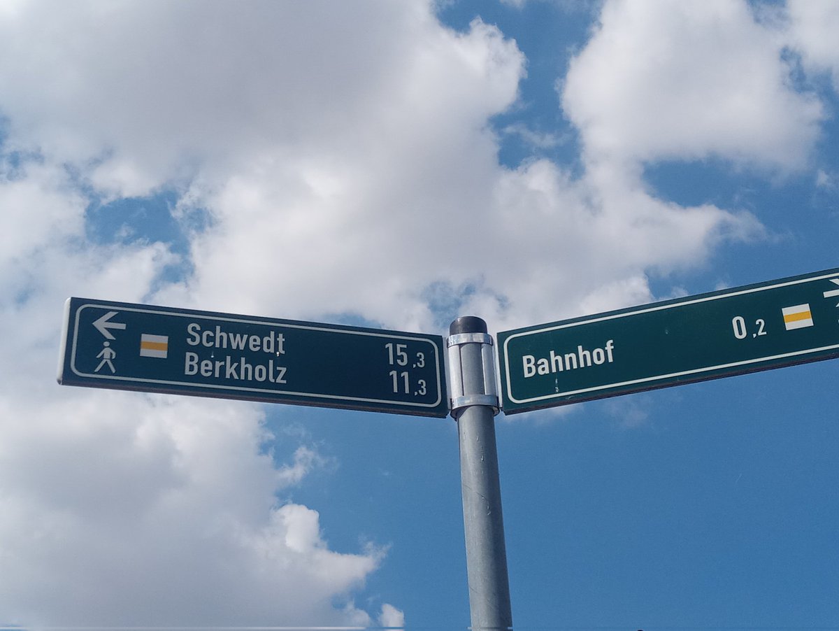 thomas_w_braun's tweet photo. Kürzlich: #wanderung #pinnow nach schwedt. Um das ende vorweg zu nehmen: einmal falsch abgebogen...und wieder in pimnow gelandet. Aber: was für eine #landschaft!!! https://t.co/rW1EUU6IXi