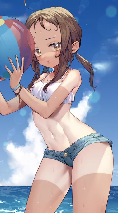 ダサいスクール水着を脱ぎ去った女の子 