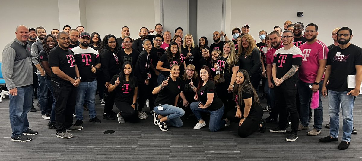 janeen_r1314's tweet photo. Thank you @TracyNolan_ for visiting our New England Top 100 Team. From a Town Hall to Store visits your passion is clear. Inspirational to hear your journey and truly appreciate the energy and support you provide to the front lines. @ScotOrlowski @AmrWahba1080 https://t.co/HYBMbso9RT