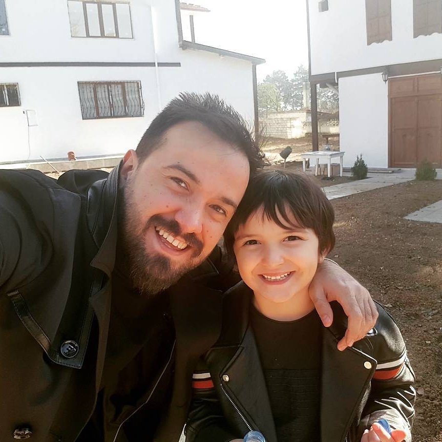 DoctorHarry16's tweet image. At home happily for the weekend with my only family...