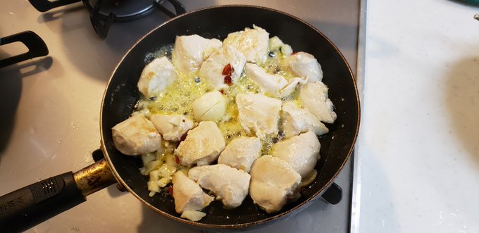 ãè
¹æžã£ãã®ã§å€é£¯ã«é¶ããè200gçŒããŠé ããŸããâºïž
ãªãªãŒããªã€ã«ãšãã³ãã¯ãšåèŸåã䜿ãã¢ããŒãžã§ã£ãœãããŠé€æ²¹ãå°ã
ããã»ãªãå
¥ã£ãŠãããŸãð¥°
ððð§ð§ð§
#æç #å€é£¯ #å¥åº· #çã㬠#éå