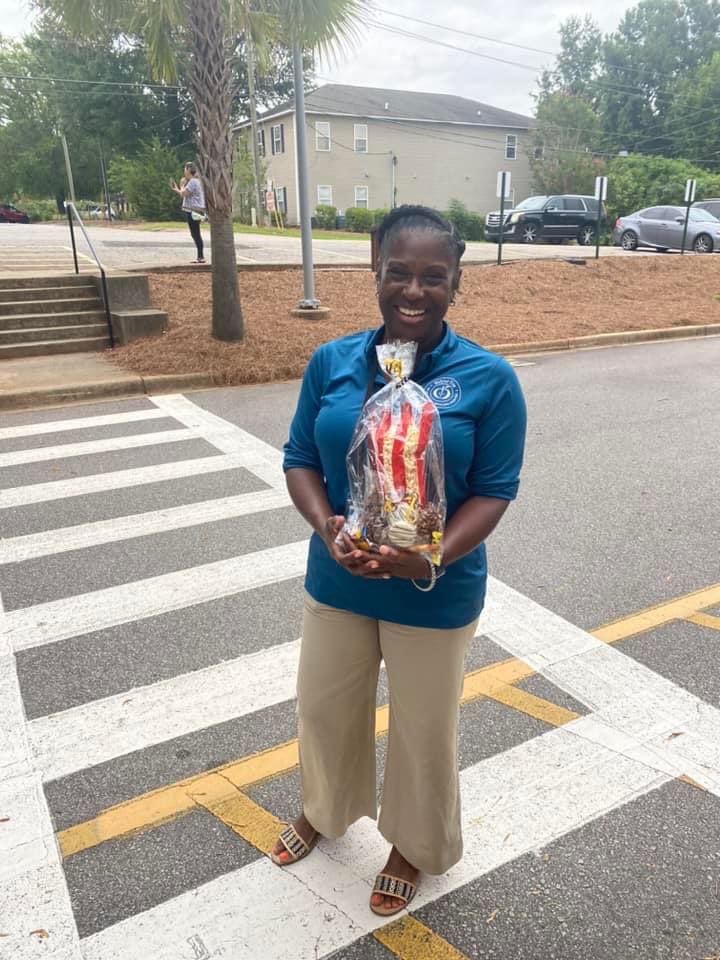 IrmoElem's tweet photo. Just a few of the many district supports we have had our first week back to ensure our bees are super safe &amp; protected! We are thankful that D5 is committed to safety as a top priority! ♥️🐝♥️#HeartoftheHive #weloveBIG #D5FirstDay #yougetasnackfromthehive @LexRich5Schools https://t.co/ngfX9Tujqc