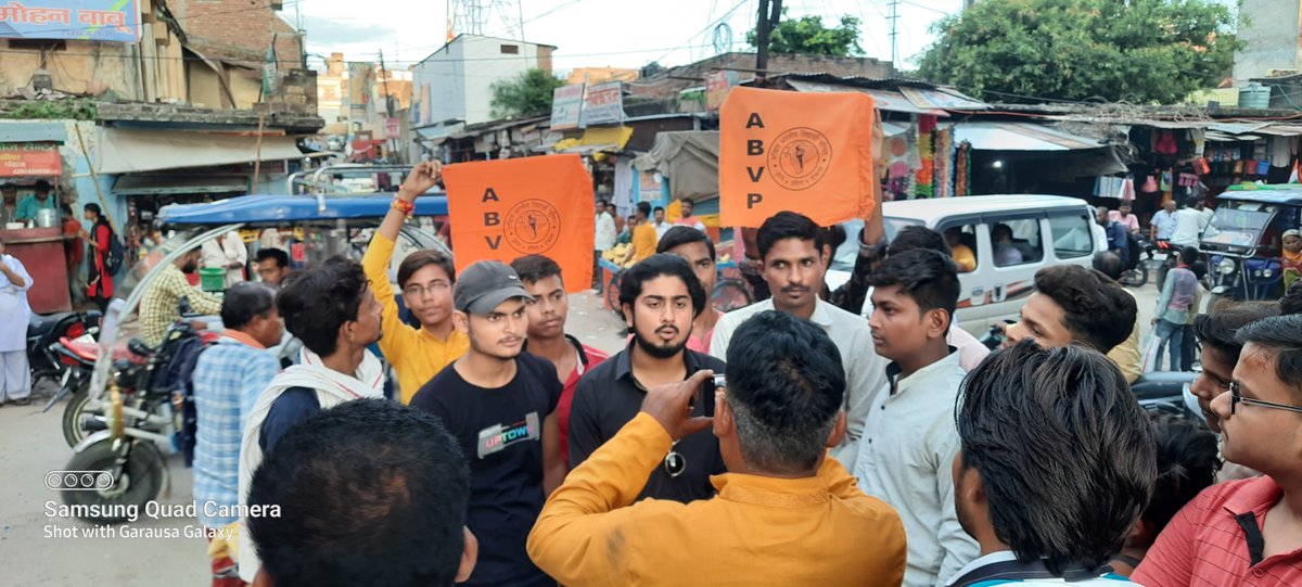 GahoiAkshay's tweet photo. राजस्थान के जालोर मैं अध्यापक छैल सिंह ने दलित छात्र इंद्र कुमार की पीट-पीटकर हत्या कर दी थी जिसके विरोध में विद्यार्थी परिषद ने राजस्थान सरकार का पुतला फूंका
#abvpdynamite @ABVPVoice @ashokgehlot51 @kaankit @AshishSainram @AnkitChandel000 @jpsahuofficial @tiwarilxmi @A22anu https://t.co/LKIO2vmnv3