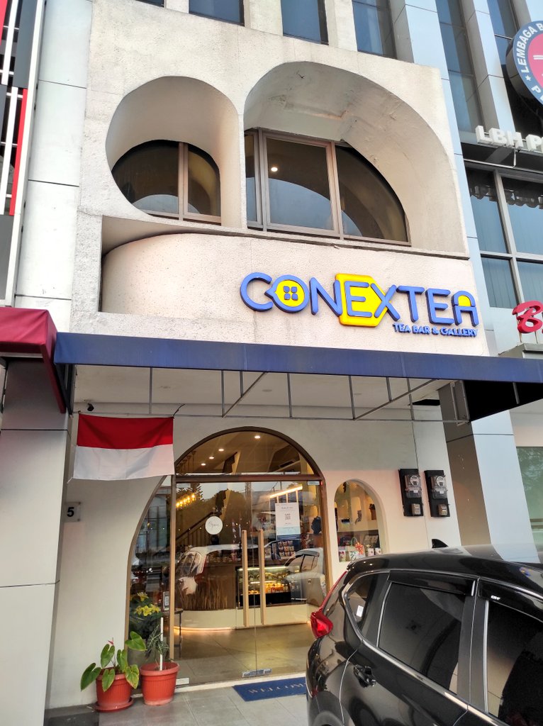 Widino's tweet photo. Tiap pulang pergi kerja lewatin gw kira boba bobaan, pas mampir wow excited bgt ternyata ini kedai artisan tea super lengkap dan cozy. 

Gokil, variasi tehnya lebih banyak dari teapotto yg di bandung. Lo yg suka teh wajib cobain sih, tehnya enak bgt 😭 https://t.co/yO7YlPrfNk