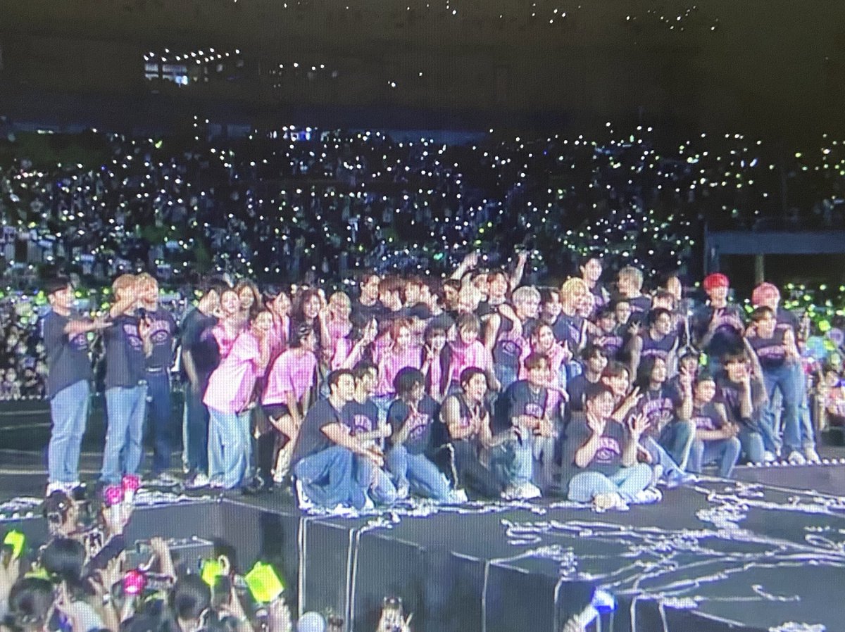 do0hyuckae's tweet photo. after a long time, smtown concert is here again. hope is there :) love !! https://t.co/AosOAPNRzA