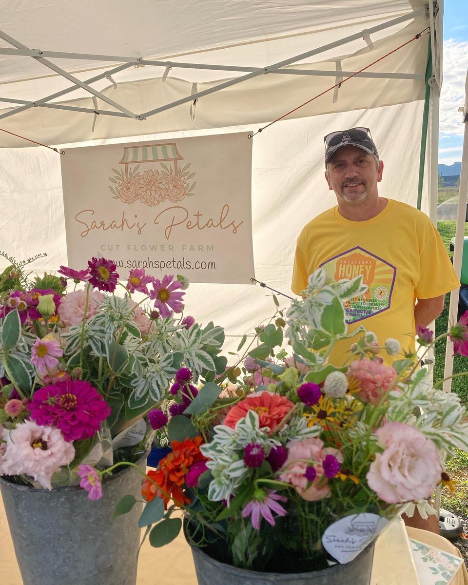 SarahsPetals's tweet photo. Honey Festival is here 🐝 We help the bees by not spraying yucky pesticides or chemicals #dalevilleva #honeybeefestival #sarahspetals #localflowers #dalevilletowncenter #savethebees #botetourt #botetourtfarmersmarket #flowerfarmer https://t.co/Sbm61hT4jI