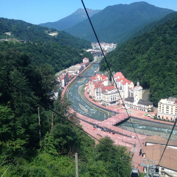 hot_b0yy's tweet photo. Роза Хутор - место, которое обязан посетить каждый турист моего города, поэтому я не упустил возможности сводить сюда и дорогую @main_resort и прокатить на известной канатной дороге. https://t.co/UUV6wURvuM