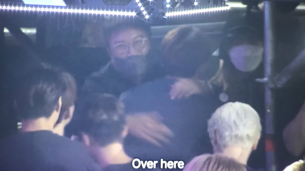 oshcuddles's tweet photo. LSM hugged the members as follows Kyungsoo, Jongdae, Jongin, Minseok, and Junmyeon https://t.co/ZcIqnUwCFA