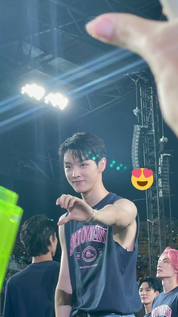 jscposts's tweet photo. this sungchan will go down in history books 🫶 https://t.co/v0TP9Gxwvh