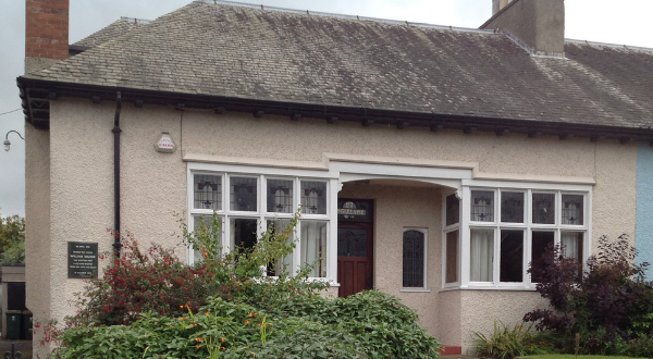 CPKLibraries's tweet photo. Curious to know who lived at 27 Wilson Street Perth. Then Sunday 18th September is your chance to find out as we take a behind-the-scenes tour of the home of Perth poet William Soutar for @DoorsOpenDays.

⌚ 10am - 3pm
🎫 Drop-in event - no booking is necessary

#DOD2022 #DODSCOT https://t.co/luNsDEhbGt