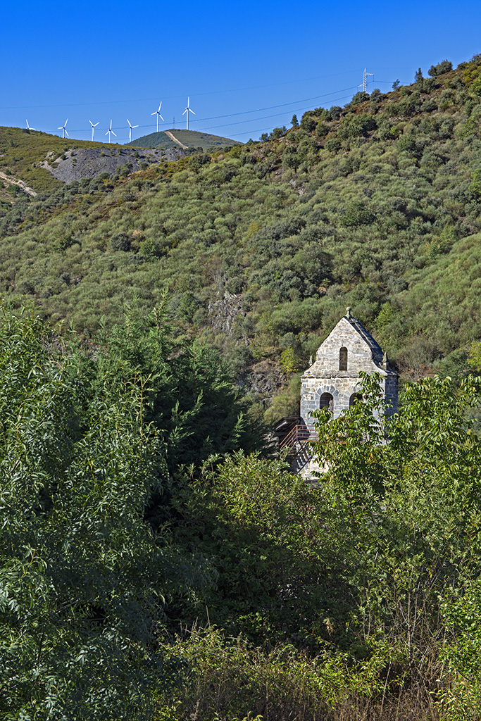 turismobierzo's tweet photo. Otro pueblo que seguro te sorprenderá es Santa Cruz de Montes, en el municipio de Torre del Bierzo. Situado en los Montes de León y rodeado de increíbles paisajes, merece la pena hacer una escapada y perderse por sus calles. ¡Feliz fin de semana!
#decubriendoelbierzo @CCBierzo https://t.co/kFiliTpzZE