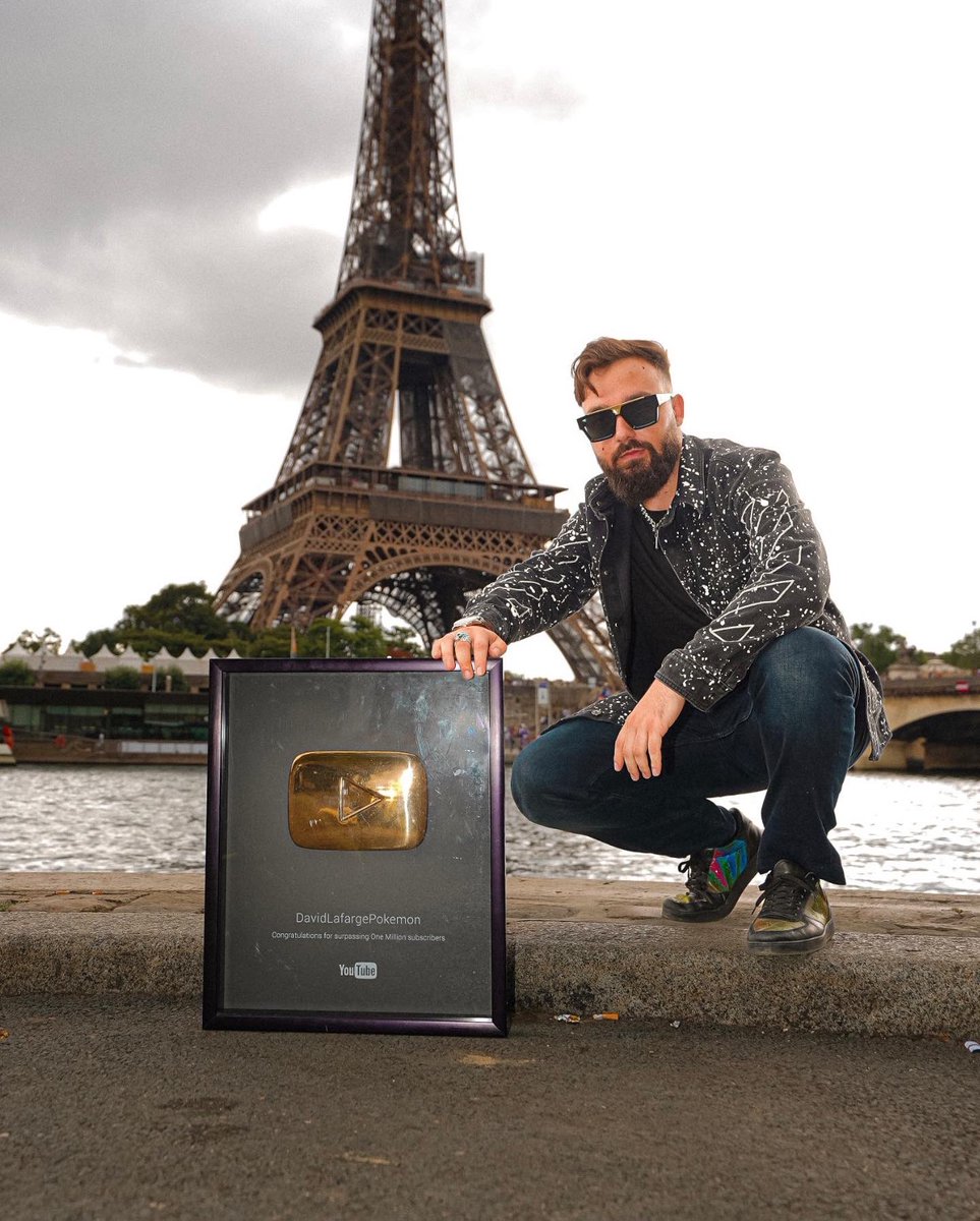 DavidLPokemon's tweet photo. De retour sur YouTube &amp; Twitch cette fois ci à Paris 🇫🇷♥️ Avec beaucoup de plaisir, - 25 kilos, l’arrêt de la cigarette 🚭 &amp; Un nouvel appartement ! ( PS : re les impôts 👀 ) https://t.co/nv94f7xtZl ♥️ https://t.co/DGD2DKg0Pc