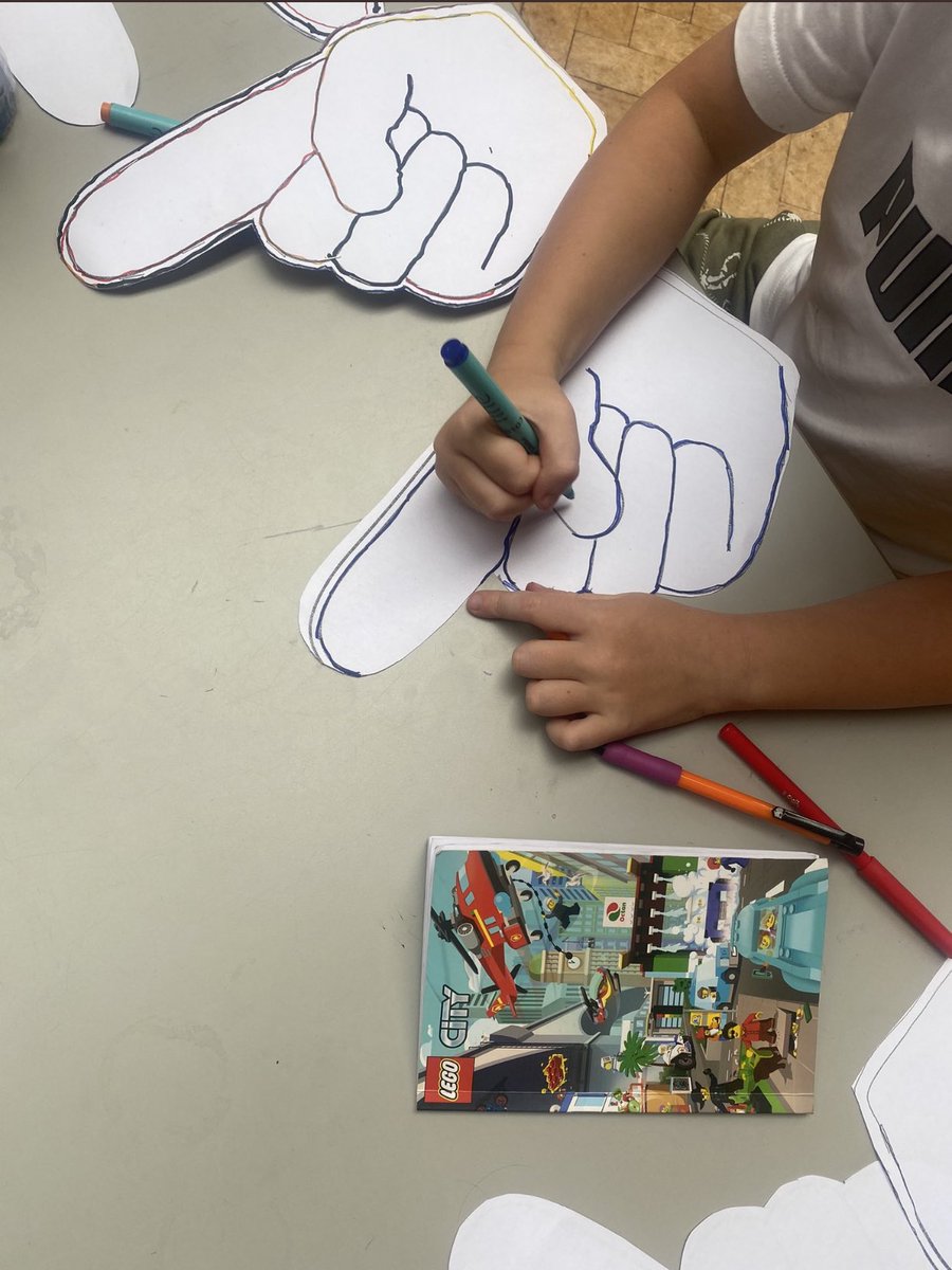 MissTaylor02okt's tweet photo. Foam fingers to get ready for
the World Cup! #itscomehome
#worldcupkids #WorldCup2022 https://t.co/gD3bPt0AwJ