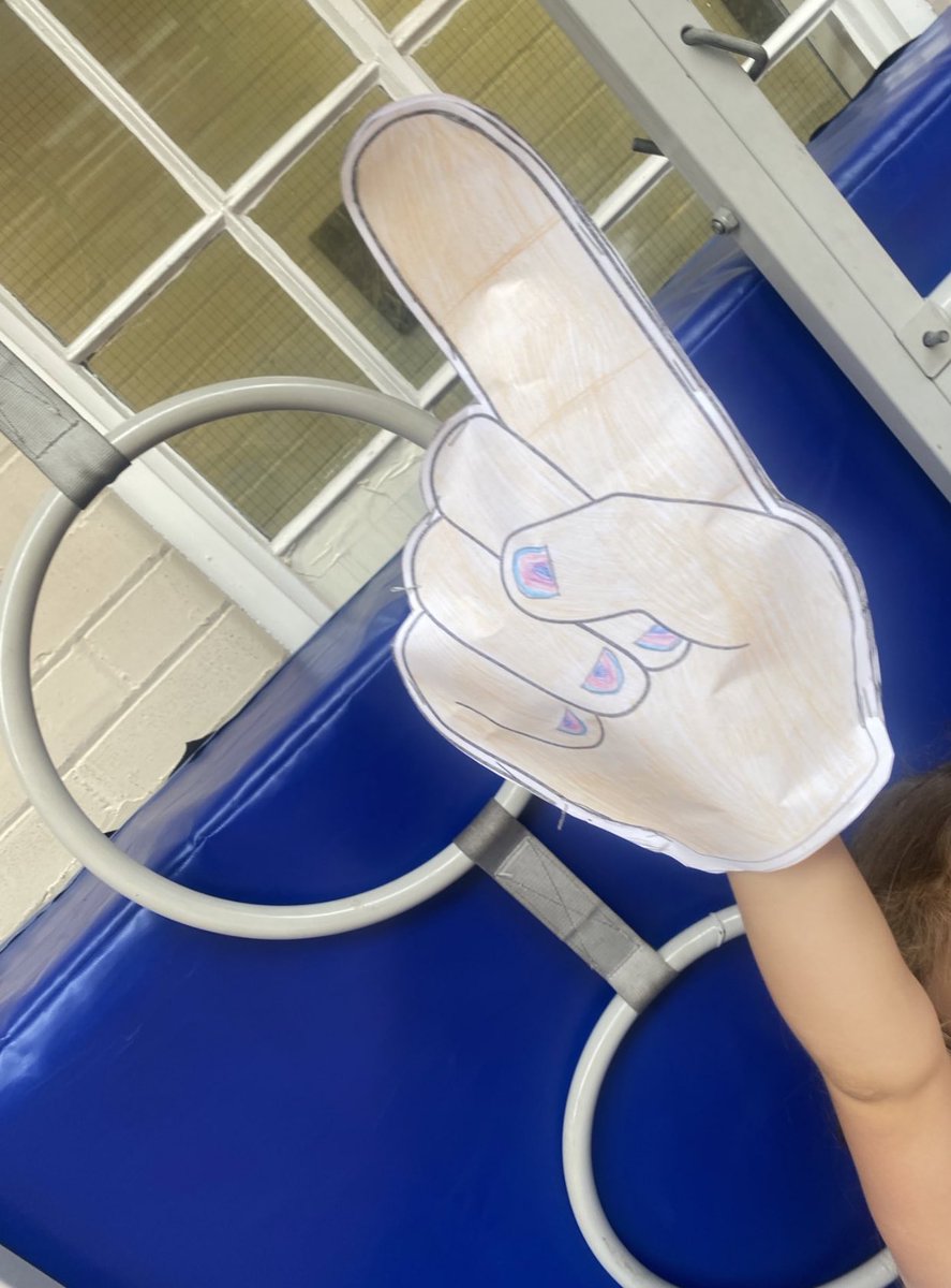 MissTaylor02okt's tweet photo. Foam fingers to get ready for
the World Cup! #itscomehome
#worldcupkids #WorldCup2022 https://t.co/gD3bPt0AwJ
