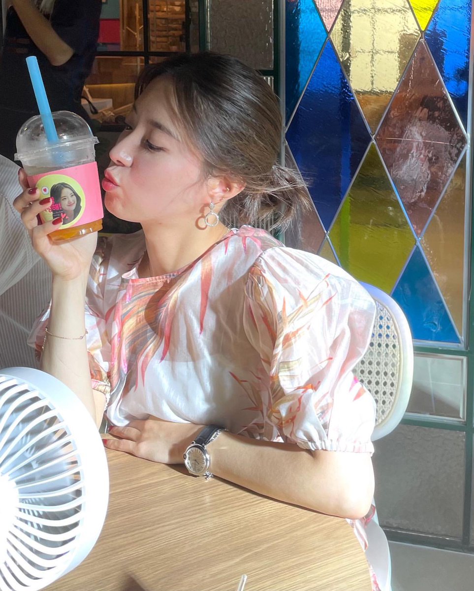 zzzang1124's tweet photo. 해외원님이 보낸 커피차 인증샷☕️
갓기 이뻐😚
#이세영 #LeeSeYoung https://t.co/svD7xfYGIC