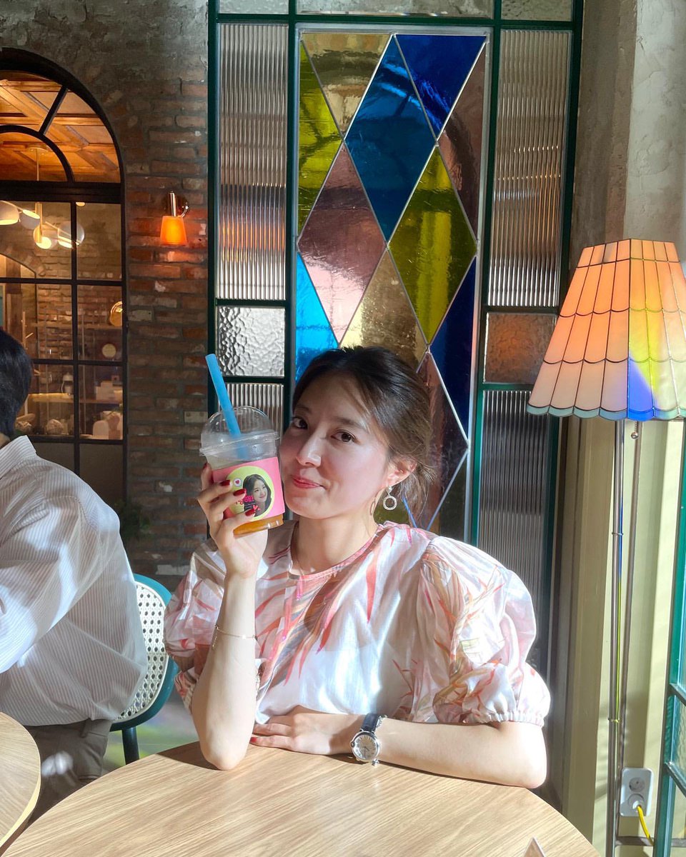zzzang1124's tweet photo. 해외원님이 보낸 커피차 인증샷☕️
갓기 이뻐😚
#이세영 #LeeSeYoung https://t.co/svD7xfYGIC