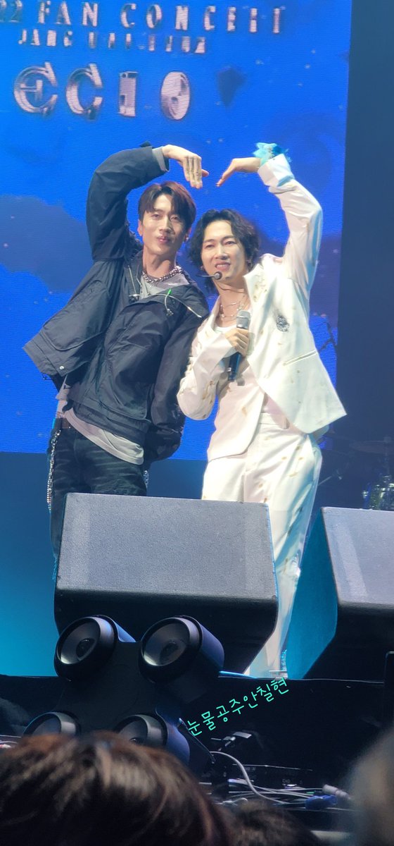 cham8233's tweet photo. 완전 행복해💙🧡 https://t.co/Sgyu5UFvpa