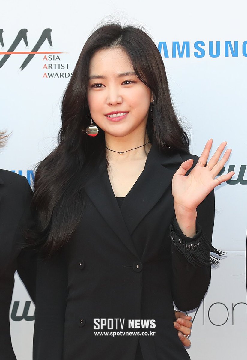 SNELOOKS's tweet photo. #Naeun #나은 #SonNaeun #손나은 https://t.co/3Mrf6SqSZw